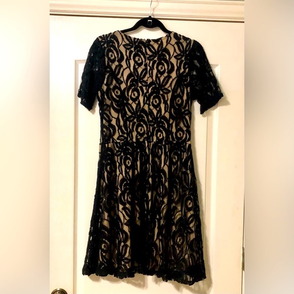 Bobeau Short Sleeved Knee Length Dress - Picture 4 of 4